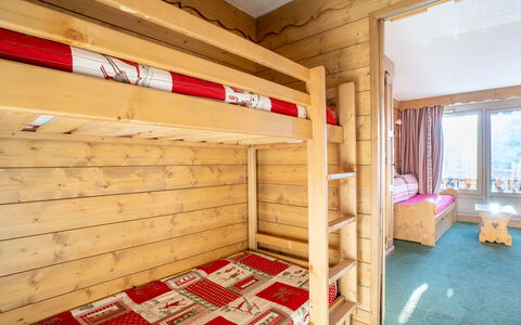 Val Thorens 200: Edificio, Madera, Piso, Ventana, Suelo, Madera Dura, Casa, Comodidad, Techo