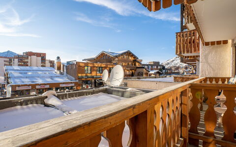 Val Thorens 200: Cielo, Nube, Tiempo De Día, Propiedad, Ligero, Edificio, Madera, Arquitectura, Sombra, Bienes Raíces