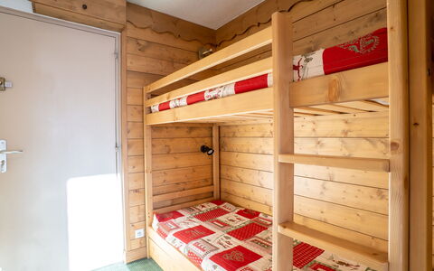 Val Thorens 200: Propiedad, Edificio, Madera, Piso, Suelo, Pared, Casa, Madera Dura, Manchas De Madera, Techo