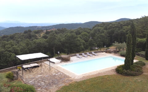 Villa San Leo: Agua, Cielo, Planta, Árbol, Nube, Paisaje Natural, Piscina, El Terreno Del Lote, Hierba, Montaña