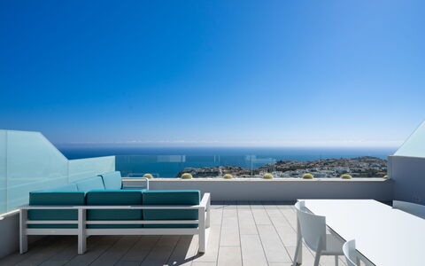 Blue Infinity 1: Cielo, Nube, Comida, Planta, Vajilla, Mesa, Ventana, Montaña, Fruta, Madera