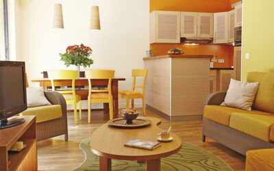 Cottage Premium 651.18: Cielo, Nube, Comida, Planta, Vajilla, Mesa, Ventana, Montaña, Fruta, Madera