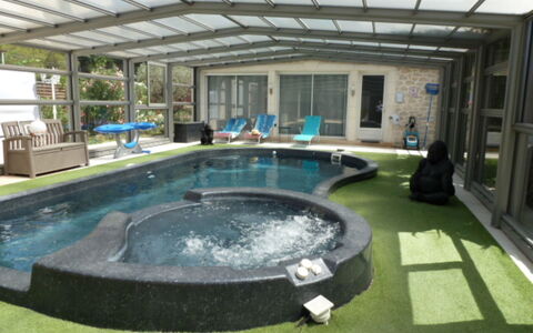 Logis de la Castagne: Ocio, Piscina, Material Compuesto, Jardín, Recreación, Fuente De Agua, Patio Interior, Yarda, Mueble Para Exteriores, Paisajismo