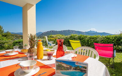 Agay Village Cap Esterel 600: Nube, Agua, Cielo, Propiedad, Planta, Piscina, Edificio, Ventana, Azur, Azul