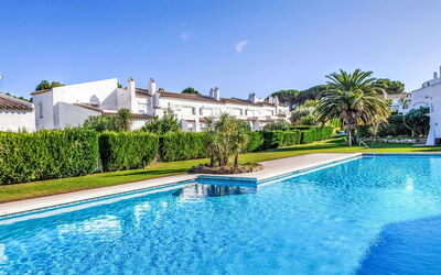 Pals 1724: Piscina, Inmuebles, Recurso, Jardín, Mansión, Paisajismo, Sombra, Hacienda, Villa, Patio
