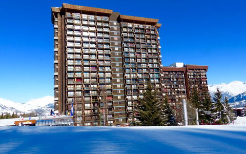 Le Corbier 100: Cielo, Edificio, Agua, Propiedad, Azul, Azur, Rascacielos, Nieve, Condominio, Diseño Urbano