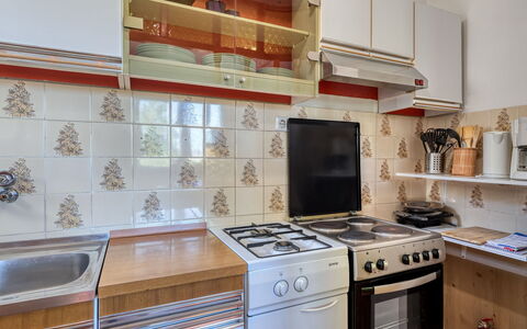 Nena: Aparato De Cocina, Cocina, Electrodoméstico, Estufa De Cocina, Madera, Mostrador, Piso, Gabinetes, Diseño De Interiores, Estufa