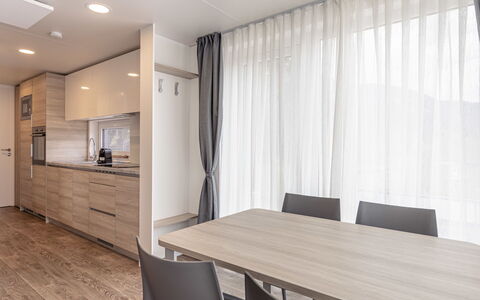 Kötschach-Mauthen 100: Mueble, Edificio, Mesa, Planta, Silla, Planta De Casa, Sombra, Naranja, Diseño De Interiores, Piso