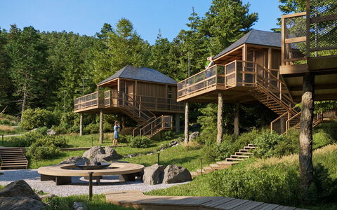 Premium Baumhaus mit 1 Schlafzimmer: Planta, Cielo, Ventana, Edificio, Árbol, Paisaje Natural, Cabaña, Casa, Madera, El Terreno Del Lote
