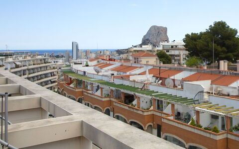 Calpe Calp 1070: Agua, Cielo, Propiedad, Azul, Piscina, Azur, Edificio, Sombra, Material Compuesto, Ocio