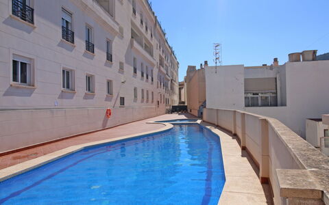 Calpe Calp 1070: Agua, Cielo, Edificio, Ventana, Piscina, Azur, Sombra, Material Compuesto, Bienes Raíces, Ocio