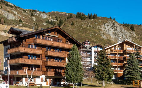 Südlenz 32 3. Og Süd: Cielo, Edificio, Montaña, Planta, Árbol, Casa, Madera, Tierras Altas, Pendiente, Alerce