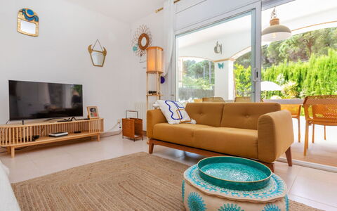 Florencia: Mueble, Diseño De Interiores, Sofá, Madera, Piso, Sala, Suelo, Habitación, Casa, Encendiendo