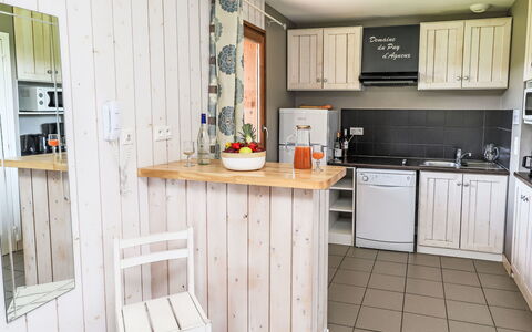 Meyrignac-L'Eglise 110: Mueble, Cocina, Diseño De Interiores, Madera, Electrodoméstico, Piso, Aparato De Cocina, Mostrador, Gabinetes, Habitación