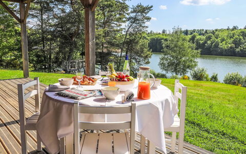 Meyrignac-L'Eglise 110: Mueble, Mesa, Mueble Para Exteriores, Silla, Vajilla, Cocina Y Comedor Mesa, Mesa Al Aire Libre, Comida, Manteles, Desayuno