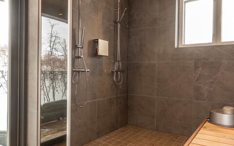 Haltinmalla: Piso, Pared, Suelo, Arreglo De Tubería, Baño, Diseño De Interiores, Plomería, Techo, Loseta, Alcachofa De La Ducha