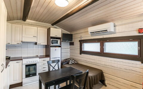 Anttoora A-Sauna: Madera, Suelo, Piso, Diseño De Interiores, Mueble, Puerta, Techo, Casa, Manchas De Madera, Madera Dura