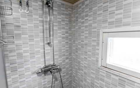 Anttoora A-Sauna: Pared, Piso, Arreglo De Tubería, Suelo, Diseño De Interiores, Loseta, Baño, Plomería, Material Compuesto