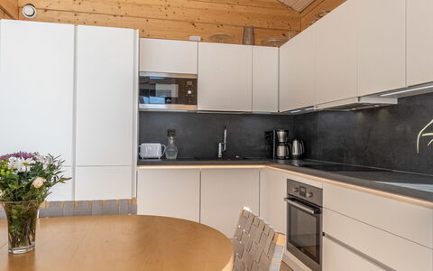 Paloranta: Cocina, Mostrador, Aparato De Cocina, Piso, Diseño De Interiores, Madera, Mueble, Gabinetes, Electrodoméstico, Suelo