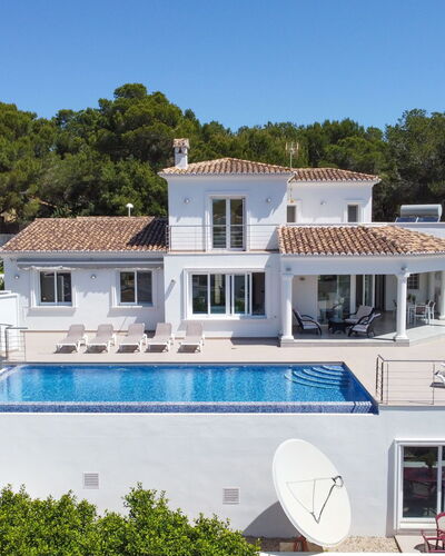 El Portet: Cielo, Planta, Edificio, Tiempo De Día, Propiedad, Ventana, Árbol, Arquitectura, Diseño Urbano, Ocio