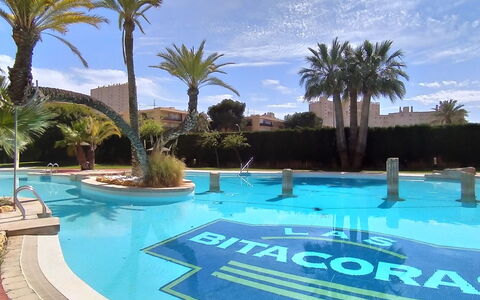 Bitacoras: Nube, Cielo, Agua, Propiedad, Piscina, Ligero, Azur, Naturaleza, Árbol, Planta