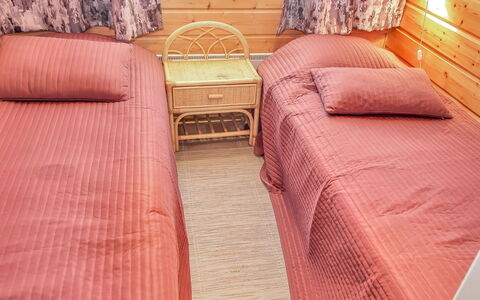 Tahkolahti: Cama, Mueble, Habitación, Diseño De Interiores, Lecho, Sábana, Piso, Madera, Suelo, Habitación