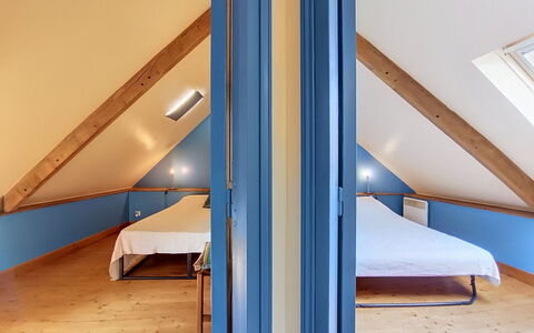 Ty Coz: Madera, Suelo, Piso, Diseño De Interiores, Techo, Manchas De Madera, Madera Dura, Habitación, Cama, Barniz