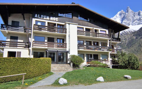Alpen Roc: Cielo, Planta, Edificio, Propiedad, Montaña, Ventana, El Terreno Del Lote, Árbol, Pendiente, Casa