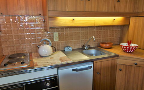 Alpen Roc: Gabinetes, Mostrador, Propiedad, Fregadero, Aparato De Cocina, Cocina, Estufa De Cocina, Madera, Electrodoméstico, Encendiendo