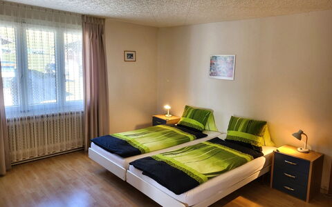 Lilo 4-Zimmer: Mueble, Propiedad, Comodidad, Edificio, Madera, Encendiendo, Sombra, Diseño De Interiores, Sala, Marco De La Cama