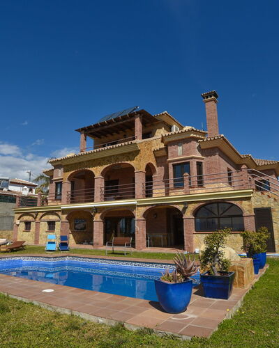 El Balcón de la Cala: Cielo, Planta, Edificio, Tiempo De Día, Propiedad, Árbol, Diseño Urbano, Barrio, Barrio Residencial, Plantas Leñosas