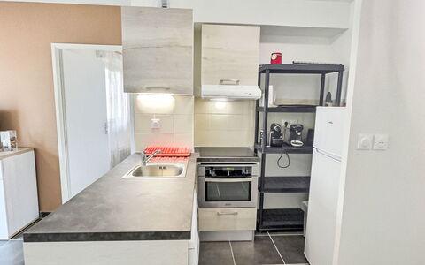 Valras Plage 110: Aparato De Cocina, Cocina, Mostrador, Electrodoméstico, Piso, Gabinetes, Mueble, Electrodoméstico, Suelo, Diseño De Interiores