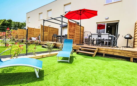Valras Plage 110: Jardín, Césped, Césped Artificial, Patio Interior, Yarda, Mueble Para Exteriores, Silla, Paisajismo, Patio, Patio