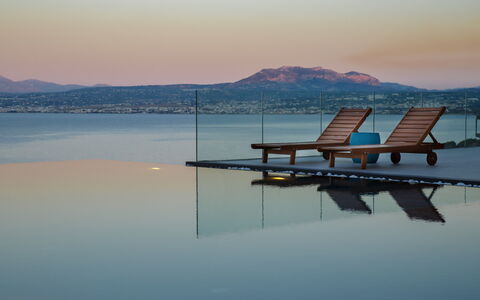 Nereid Luxury Villa: Agua, Cielo, Los Recursos Hídricos, Tiempo De Día, Azur, Montaña, Resplandor Crepuscular, Lago, Paisaje Natural, Oscuridad