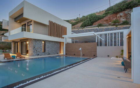 Nereid Luxury Villa: Cielo, Propiedad, Piscina, Edificio, Ventana, Azur, Casa, Sombra, Ocio, Condominio