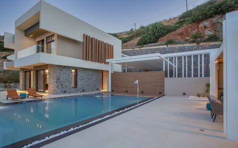 Nereid Luxury Villa: Cielo, Propiedad, Piscina, Edificio, Ventana, Azur, Casa, Arquitectura, Diseño De Interiores, Sombra