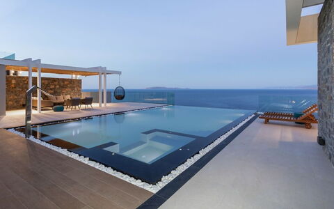 Nereid Luxury Villa: Agua, Cielo, Edificio, Mueble, Piscina, Mesa, Azur, Casa, Sunlounger, Mueble Para Exteriores
