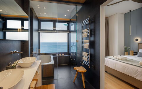 Nereid Luxury Villa: Mueble, Edificio, Propiedad, Mesa, Azur, Casa, Lámpara, Madera, Ventana, Comodidad