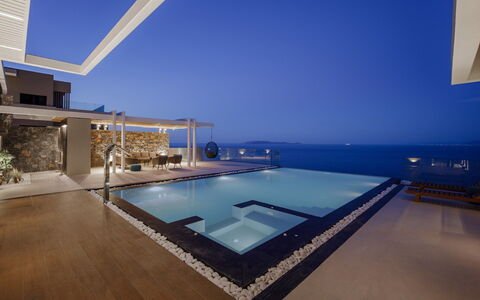 Nereid Luxury Villa: Agua, Cielo, Tiempo De Día, Edificio, Piscina, Planta, Casa, Ventana, Madera, Sombra