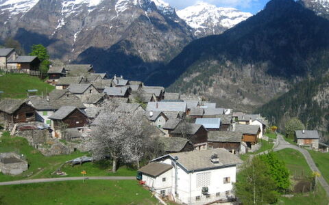 Rustico la Dimora: Agua, Cielo, Planta, Paisaje Natural, Campo De Golf, Árbol, Vegetación, El Terreno Del Lote, Tierras Altas
