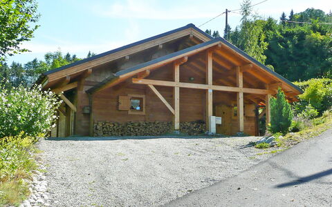 Du Bulle: Propiedad, Casa, Cabaña, Edificio, Casa, Bienes Raíces, Techo, Cuarto De Troncos, Árbol, Área Rural
