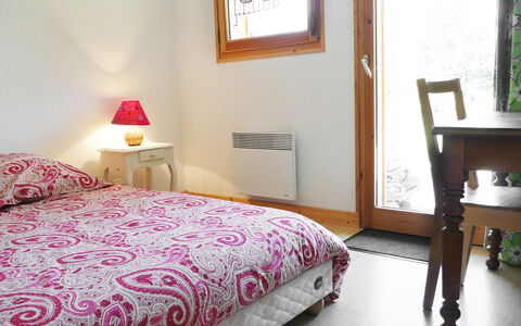 Du Bulle: Habitación, Mueble, Cama, Habitación, Sábana, Propiedad, Marco De La Cama, Lecho, Rosado, Suelo