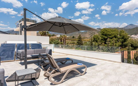 Aldea: Cielo, Planta, Edificio, Tiempo De Día, Propiedad, Ventana, Árbol, Arquitectura, Diseño Urbano, Ocio
