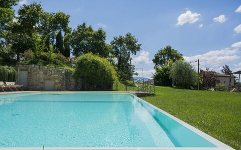 Borgo Delle Fonti: Agua, Planta, Nube, Cielo, Naturaleza, Azur, Piscina, El Terreno Del Lote, Árbol, Hierba