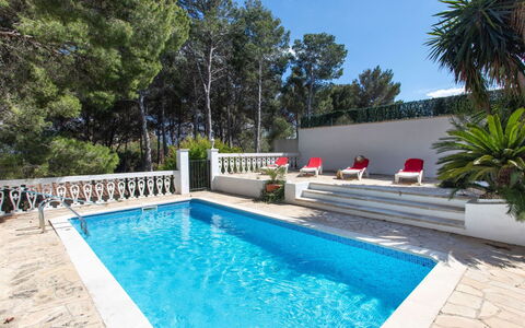 Villa Marina: Agua, Planta, Propiedad, Piscina, Cielo, Azur, Árbol, Silla, Cuerpo De Agua, Ocio