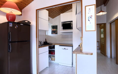 Saint Gervais 405: Gabinetes, Mueble, Propiedad, Aparato De Cocina, Mostrador, Cocina, Edificio, Madera, Diseño De Interiores
