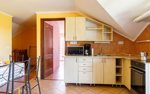 Lian: Gabinetes, Mueble, Mostrador, Cocina, Cajón, Madera, Edificio, Diseño De Interiores, Arquitectura, Piso