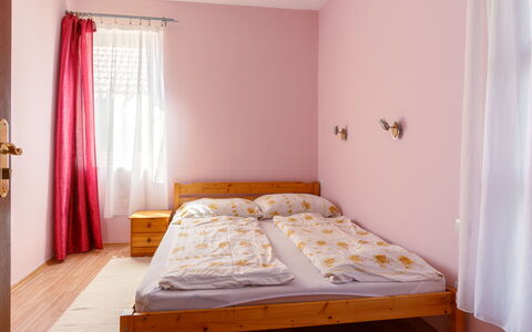 Lian: Mueble, Propiedad, Ventana, Comodidad, Madera, Textil, Diseño De Interiores, Encendiendo, Cortina