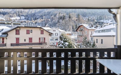 Saint Gervais 410: Edificio, Nieve, Propiedad, Ventana, Cielo, Cerca, Casa, Árbol, Madera, Mañana