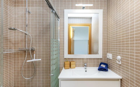 Montse: Baño, Arreglo De Tubería, Pared, Diseño De Interiores, Piso, Suelo, Plomería, Techo, Espejo, Grifo
